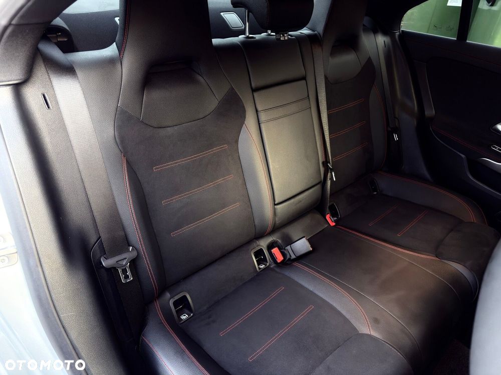 Mercedes-Benz CLA 200 d AMG Line 8G-DCT - 27