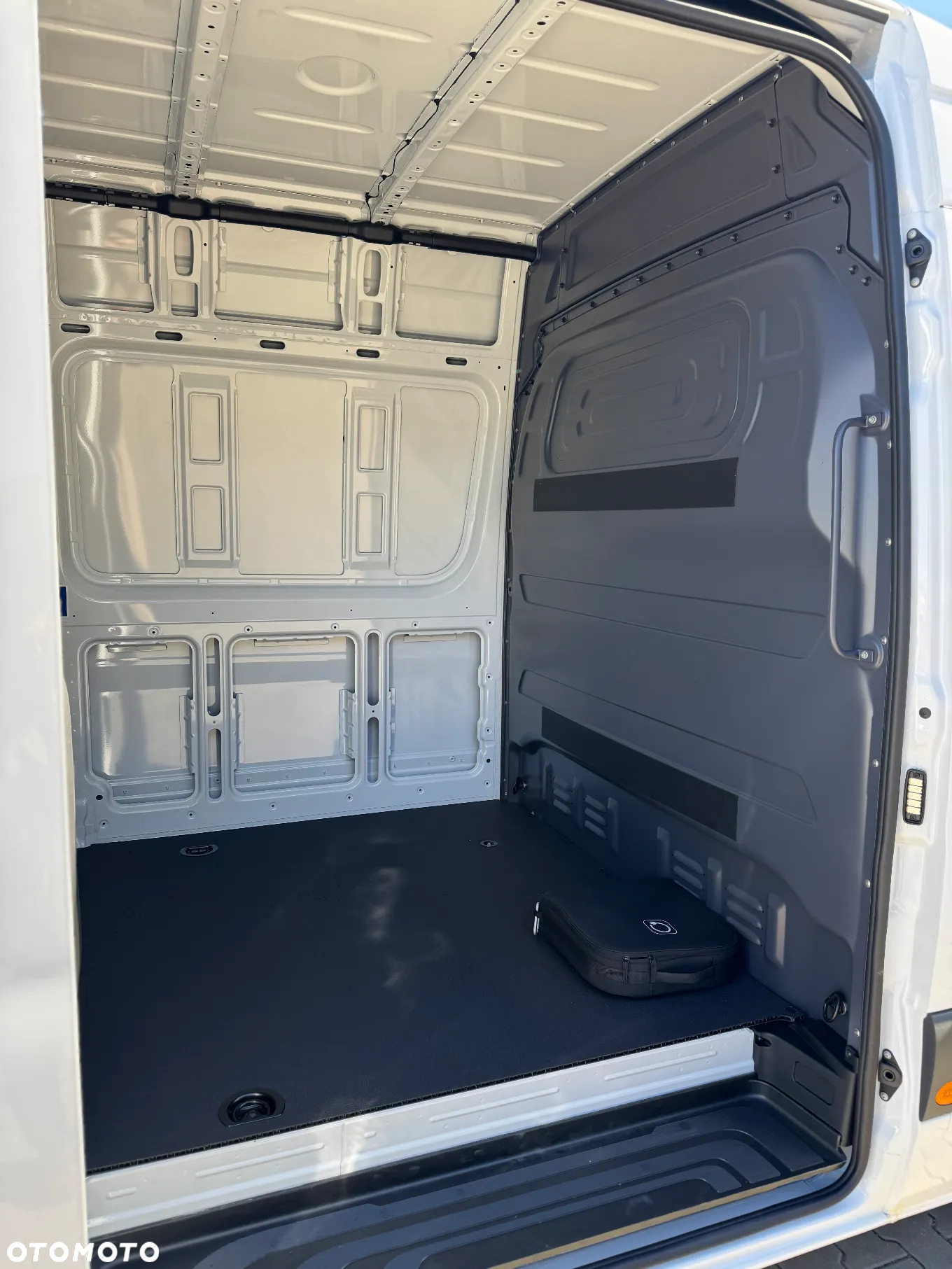 Mercedes-Benz eSprinter - 26