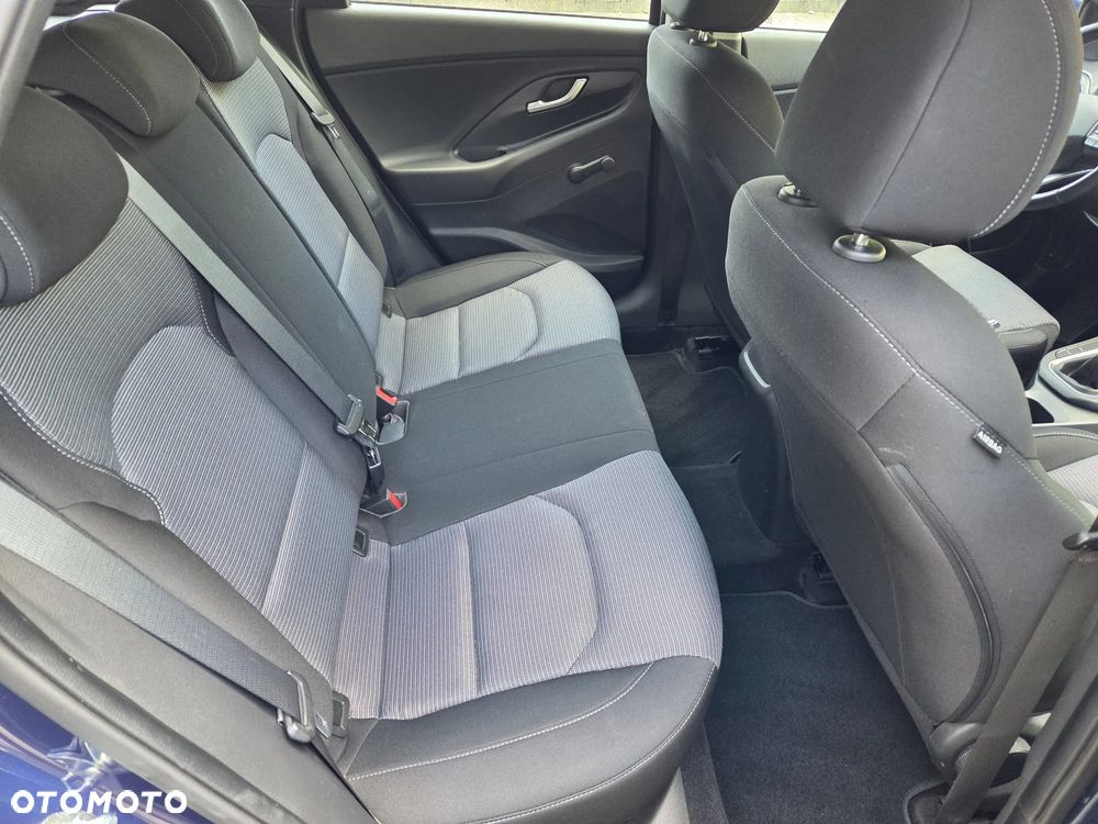 Hyundai i30 1.6 D Classic + - 12