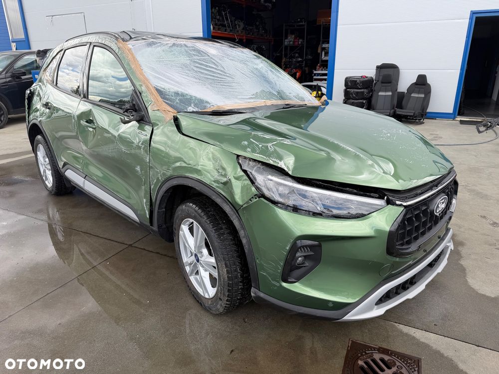 Ford Kuga - 1