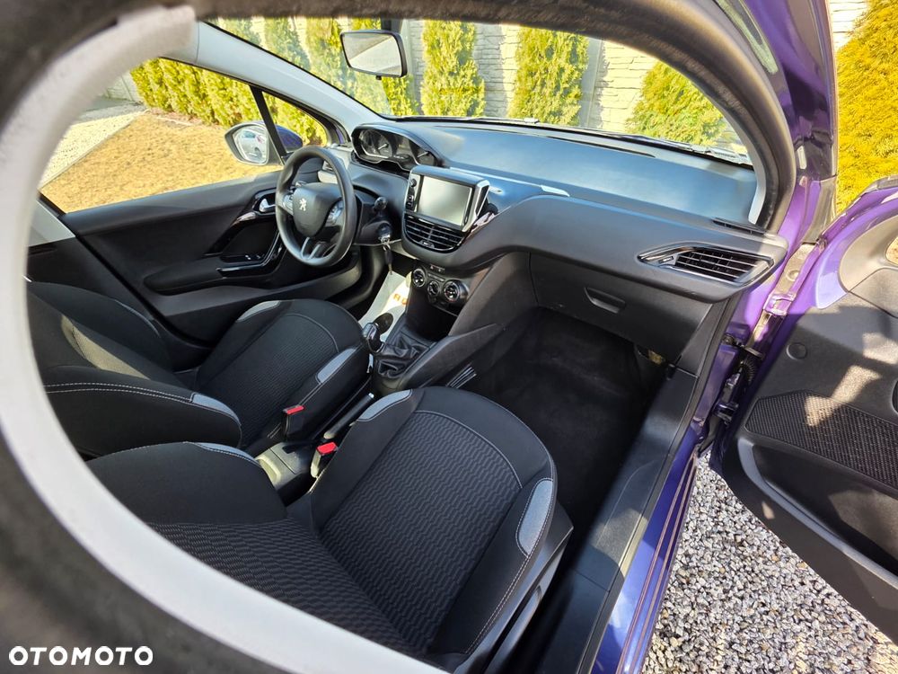 Peugeot 208 - 10