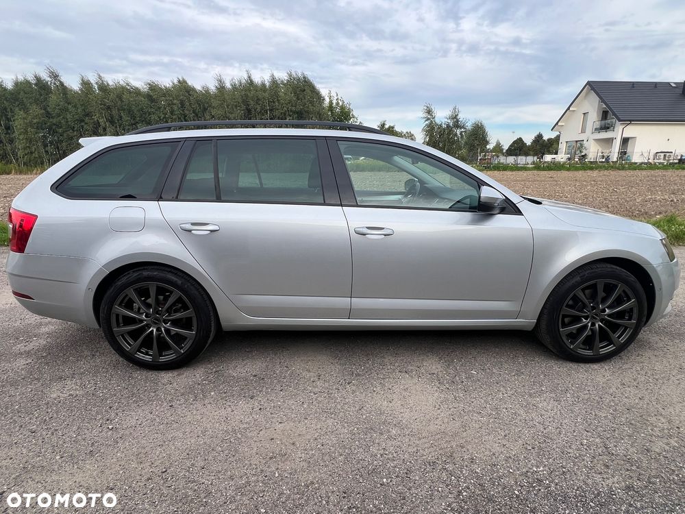 Skoda Octavia 2.0 TDI SCR 4x4 Style DSG - 6
