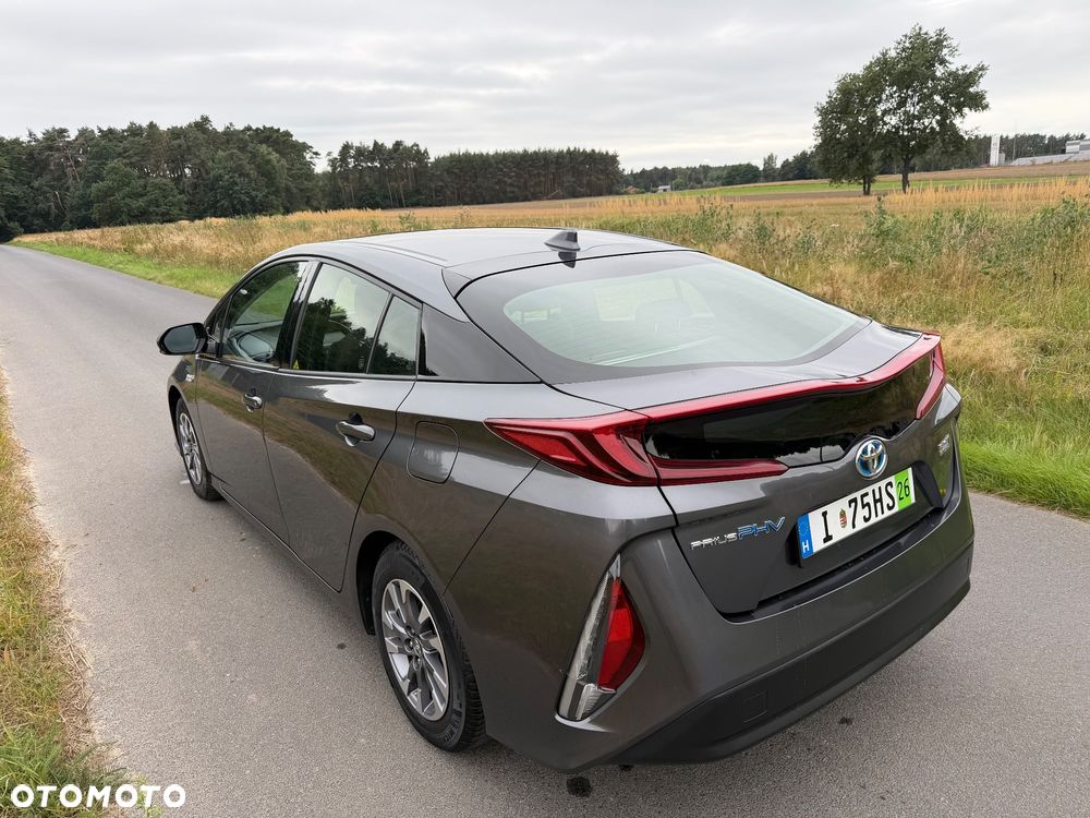 Toyota Prius Hybrid Executive - 9