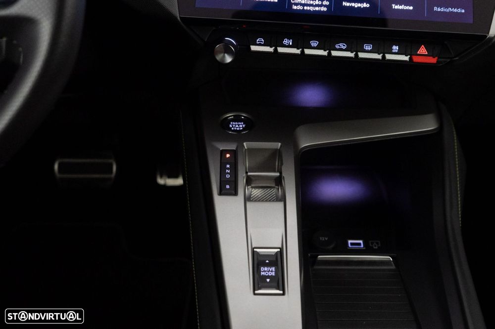 Peugeot 408 1.6 Hybrid GT e-EAT8 - 26