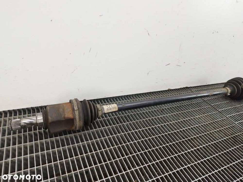 PÓŁOŚ PRAWA PRZÓD DŁUGA OPEL CORSA D 1.0 BENZYNA - 2