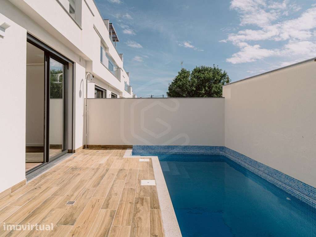 Moradia em banda T3, piscina e terraço com vista mar, Fuseta, Algarve - Grande imagem: 2/31