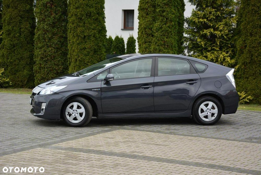 Toyota Prius - 4