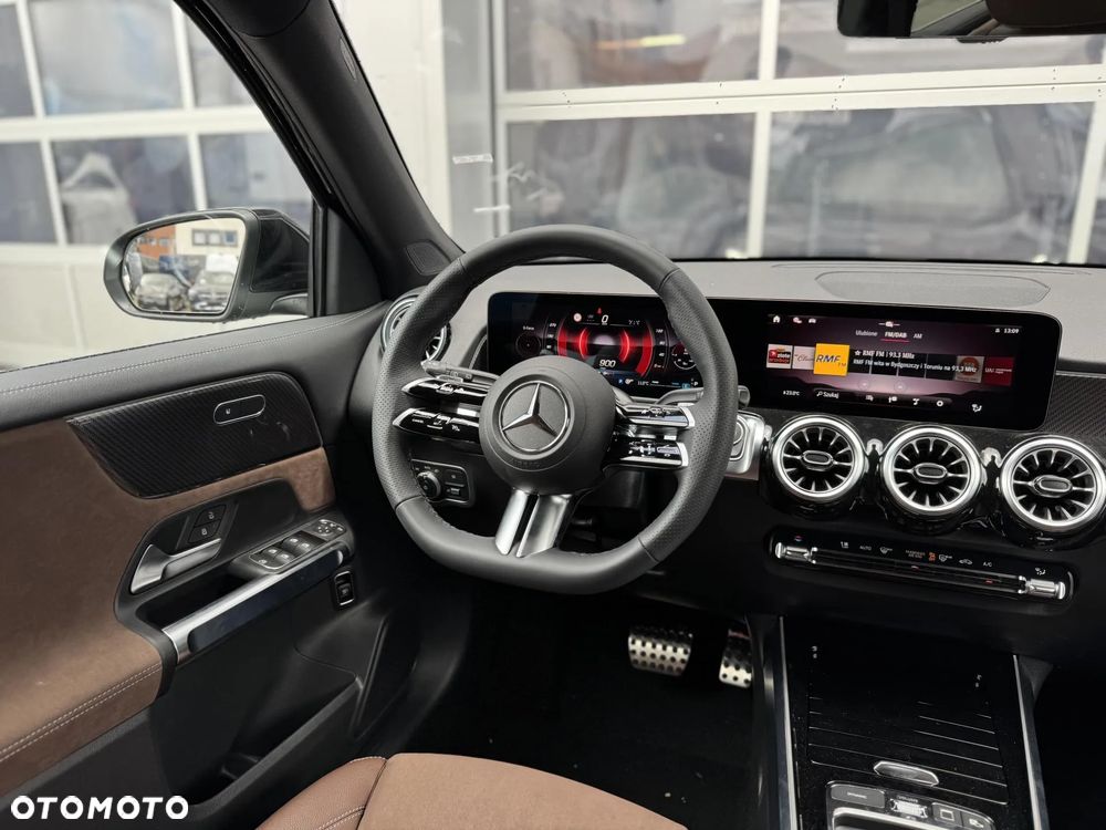 Mercedes-Benz GLB 200 AMG Line 7G-DCT - 14