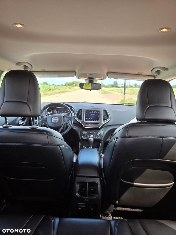 Jeep Cherokee - 17