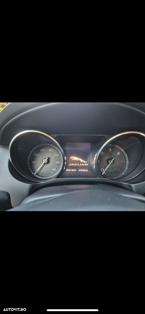Jaguar XE 2.0 Pure - 4