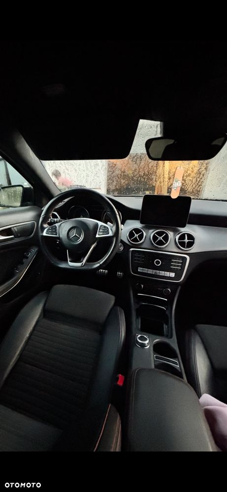 Mercedes-Benz GLA 200 7G-DCT AMG Line - 22