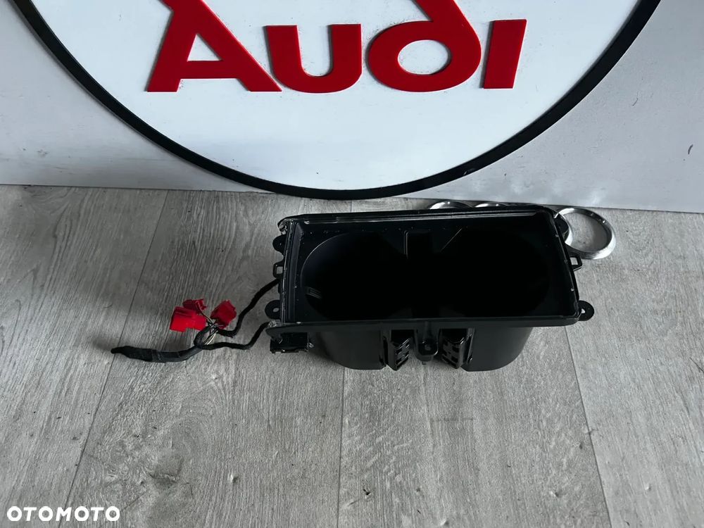 AUDI Q3 UCHWYT NA KUBEK PODŚWIETLANY 83A862533 Ambiente 83A862378 83A947355 - 1
