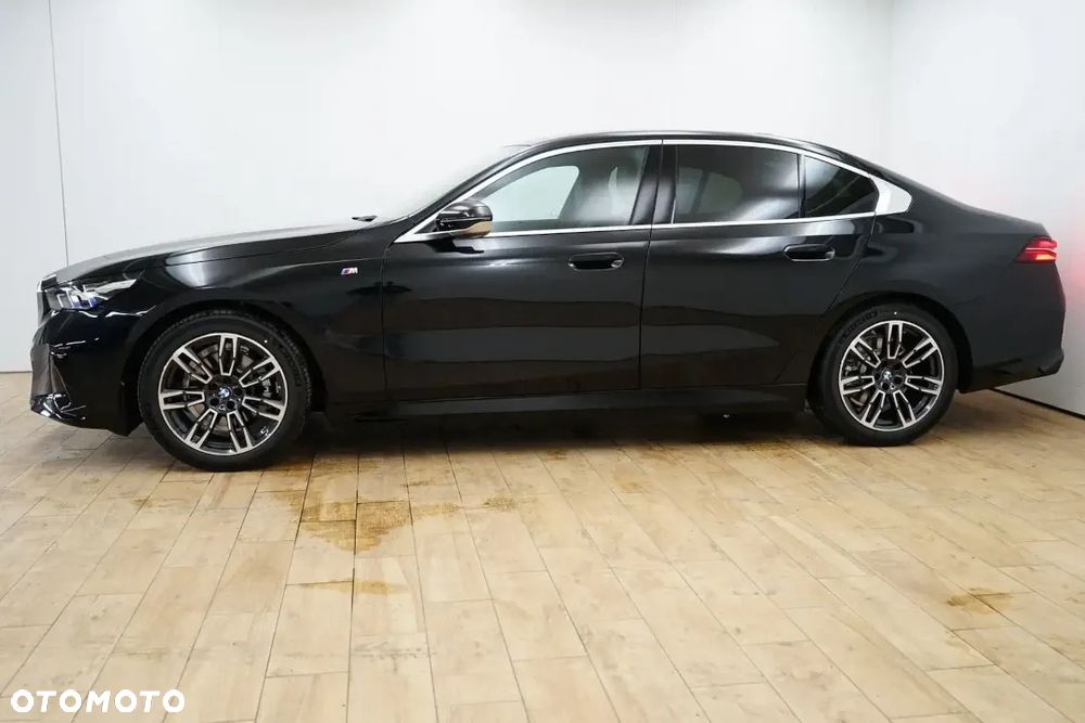 BMW Seria 5 520i mHEV M Sport - 6