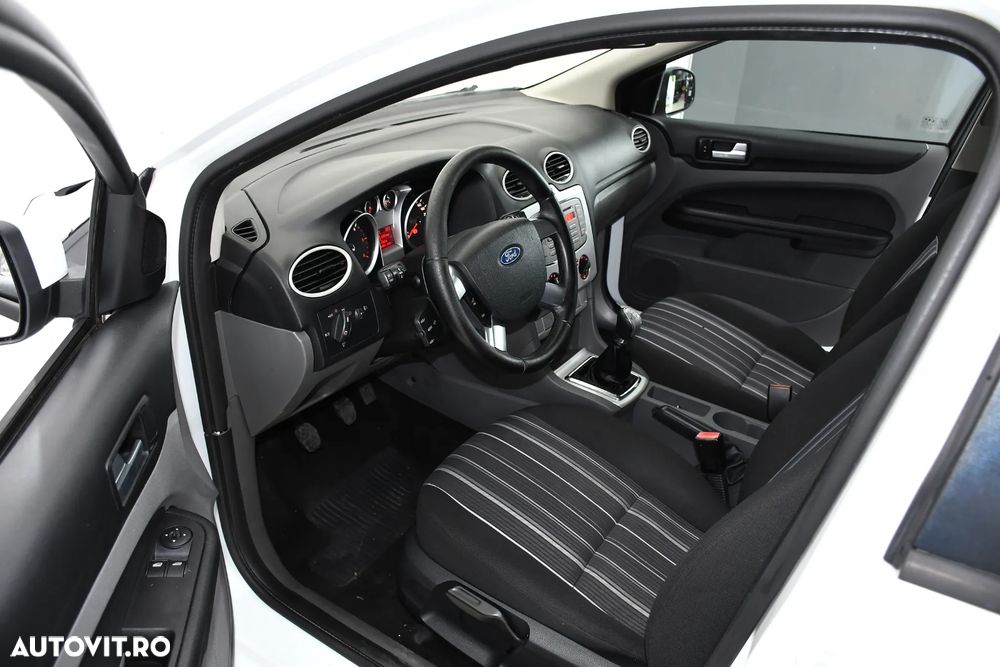 Ford Focus 1.8TDCi Trend - 12