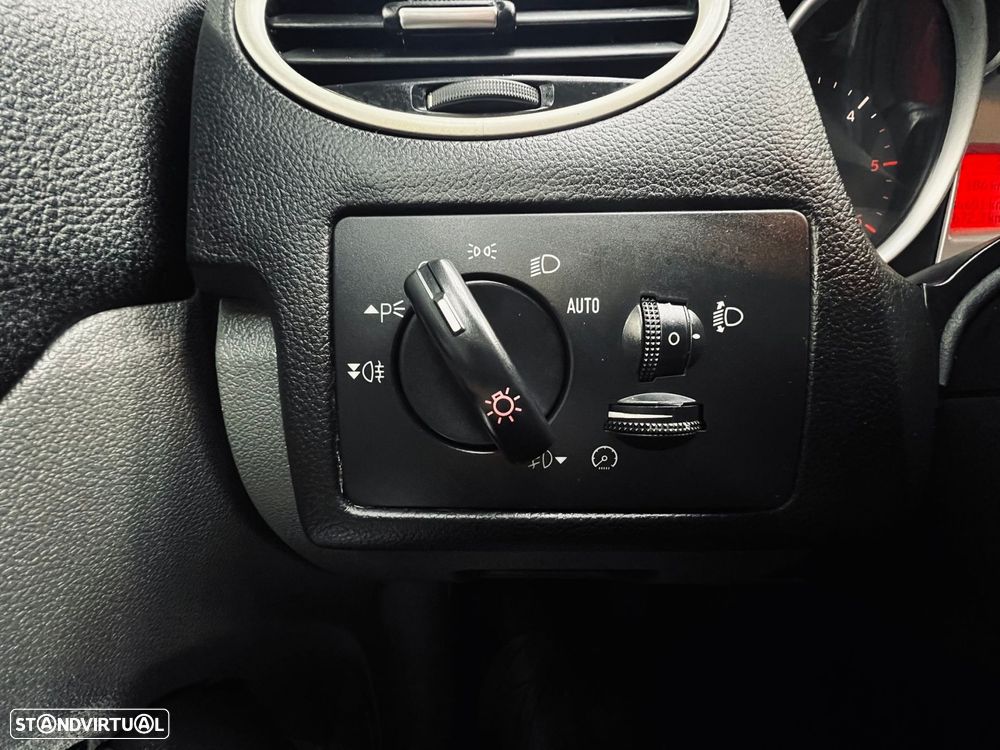 Ford Focus 1.6 TDCi Titanium - 19