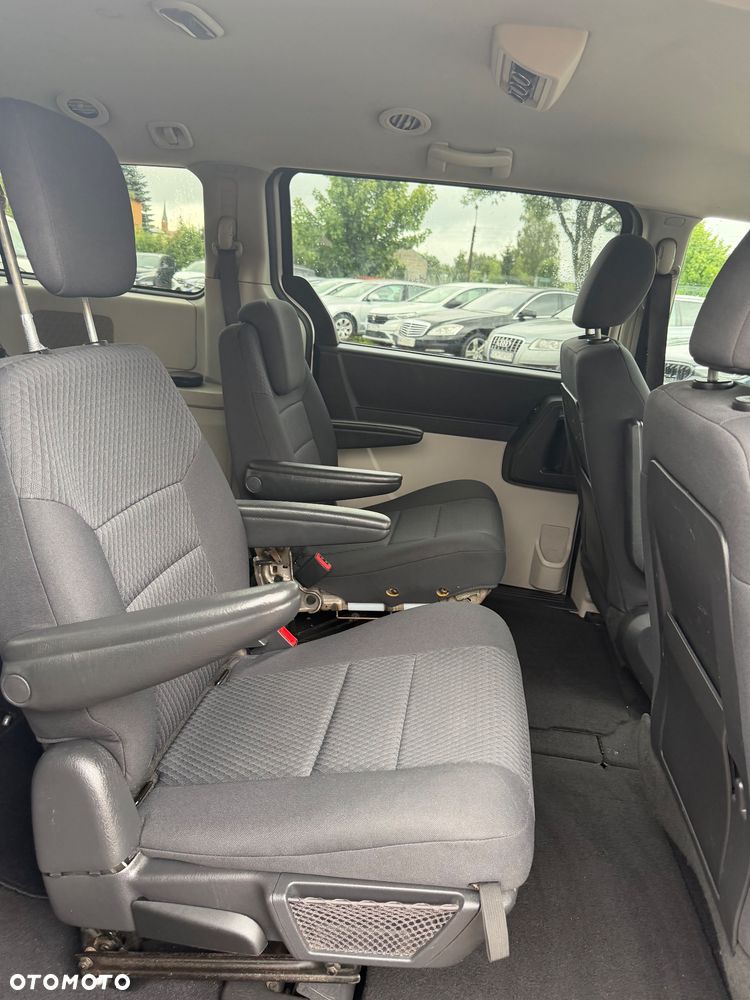 Dodge Grand Caravan - 10