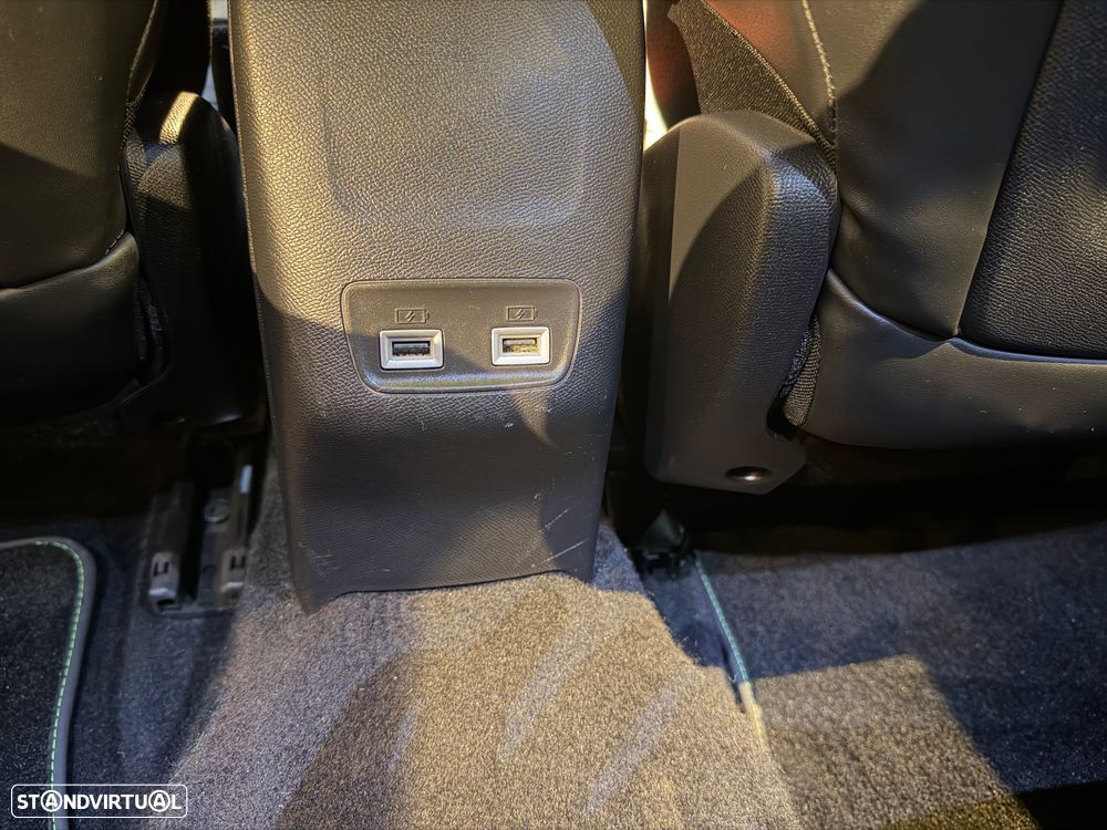 Peugeot e-2008 GT Pack - 28