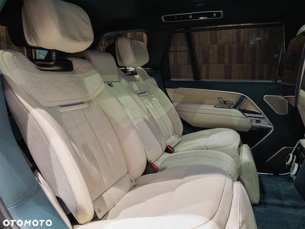 Land Rover Range Rover 4.4 V8 P535 LWB SV - 11