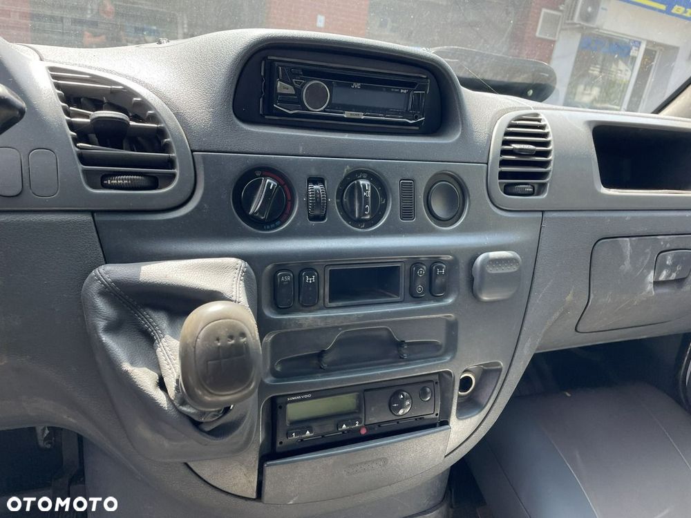 Mercedes-Benz Sprinter - 13
