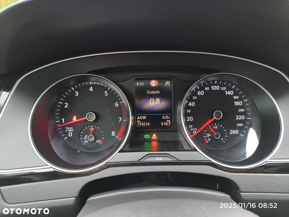 Volkswagen Passat - 8