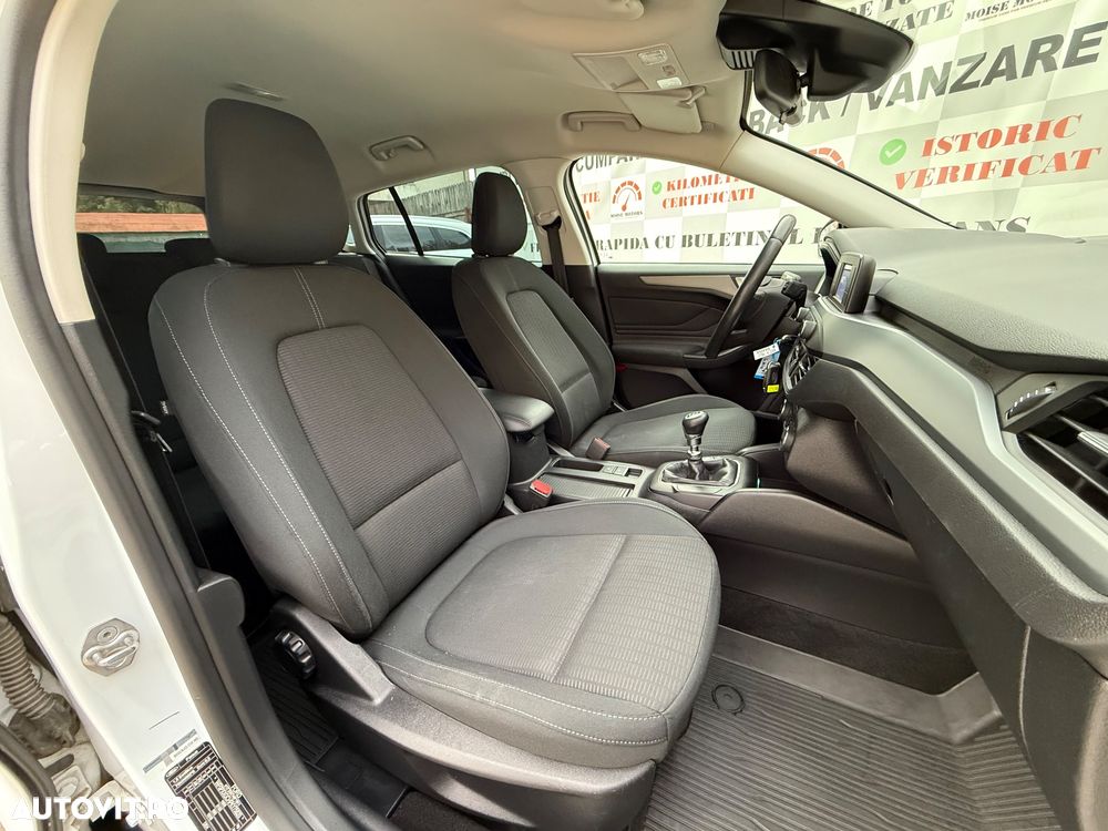Ford Focus 1.5 EcoBlue Start-Stopp-System TITANIUM DESIGN - 11
