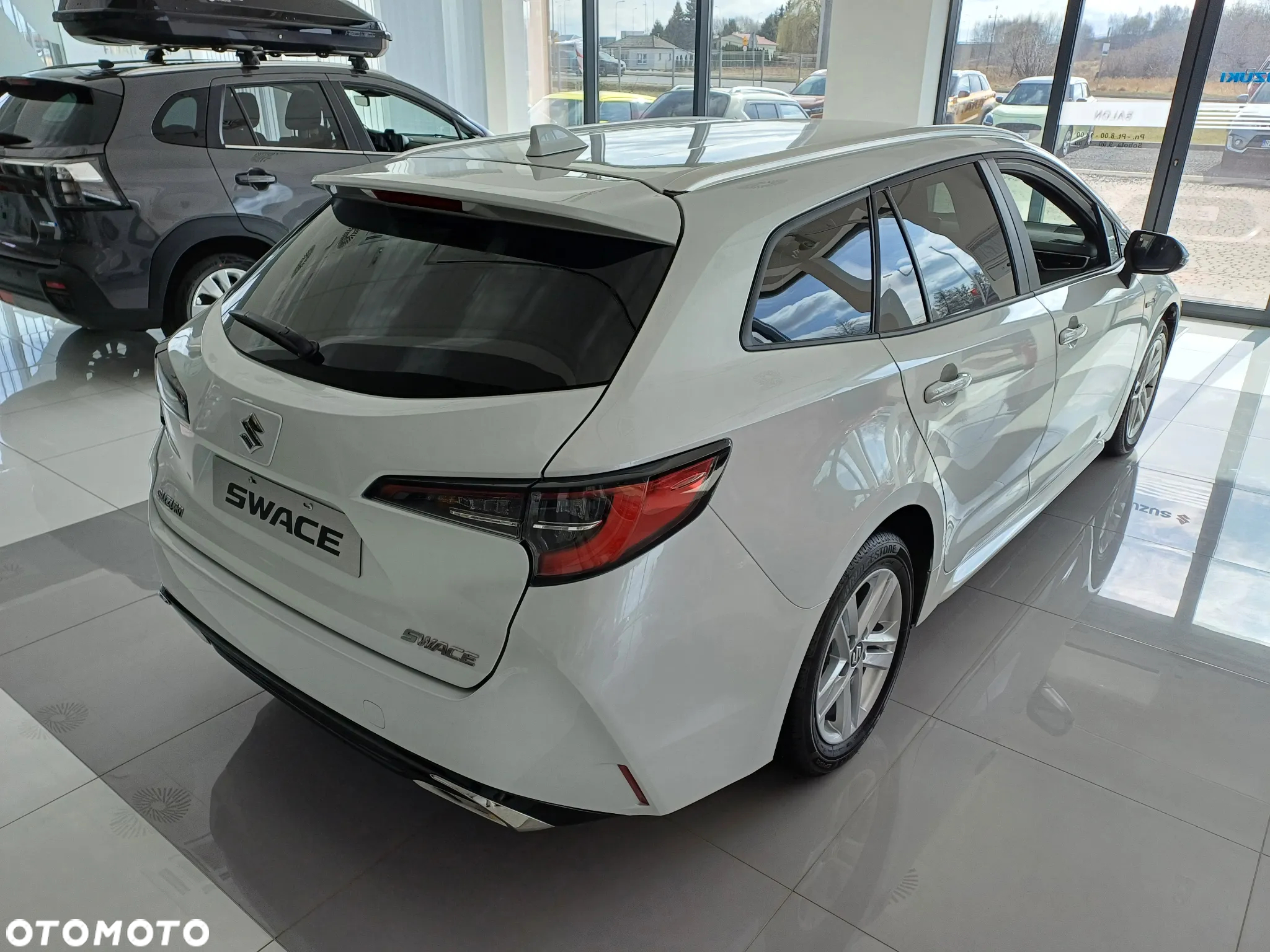 Suzuki Swace 1.8 Hybrid Premium Plus CVT - 6