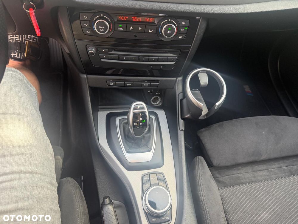 BMW X1 sDrive18d Sport Line - 17