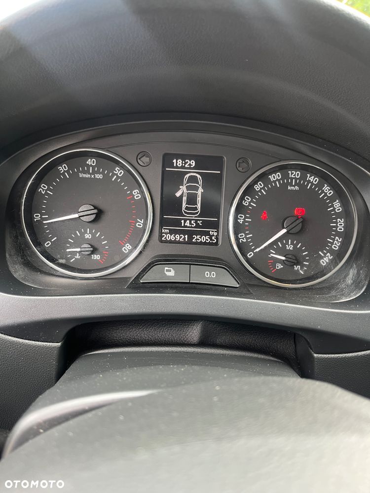 Skoda RAPID - 8
