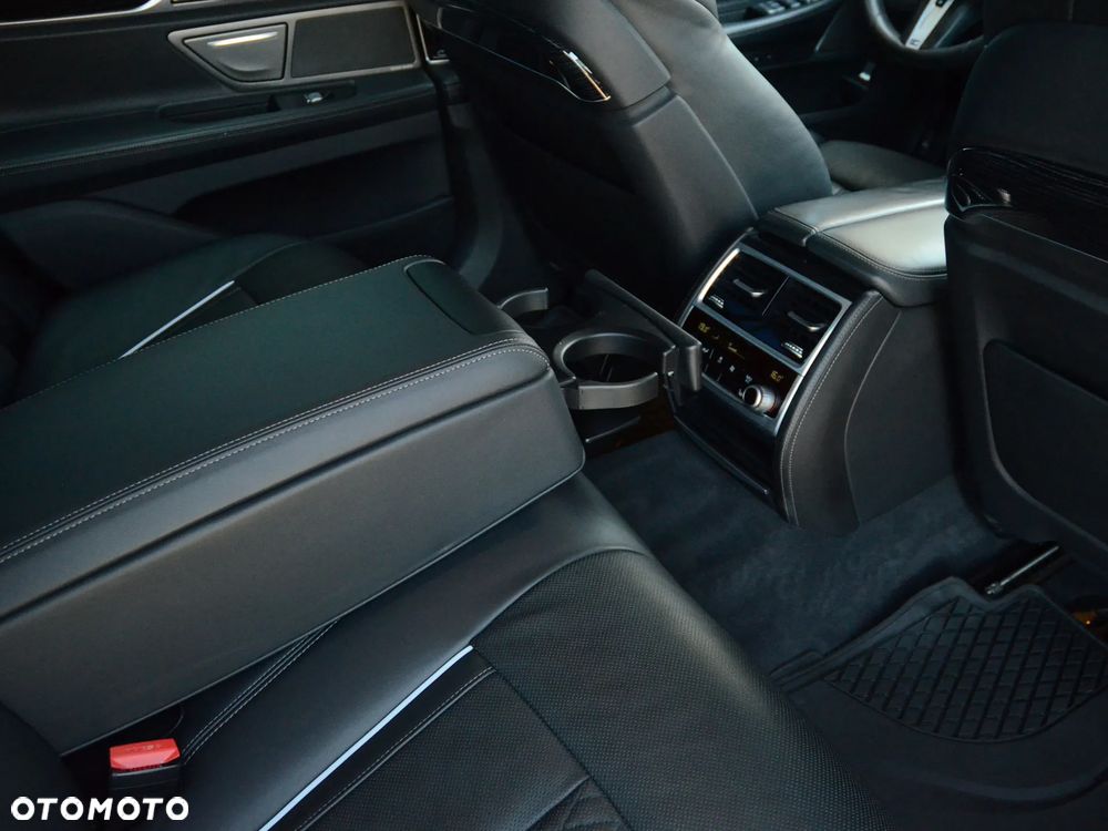 BMW Seria 7 - 32