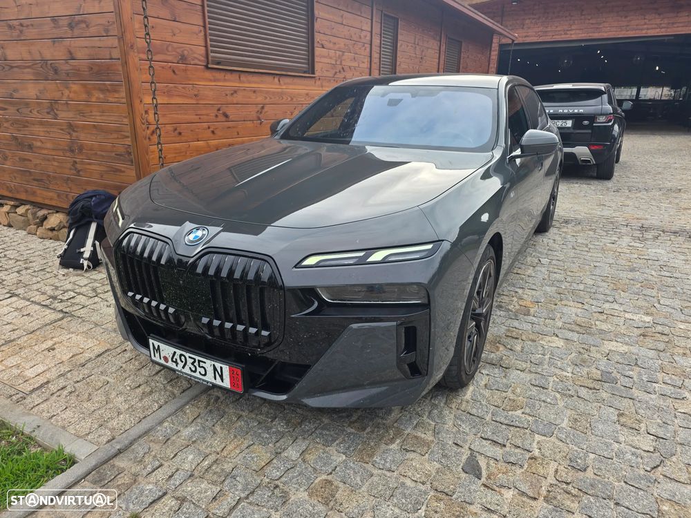 BMW i7 - 1