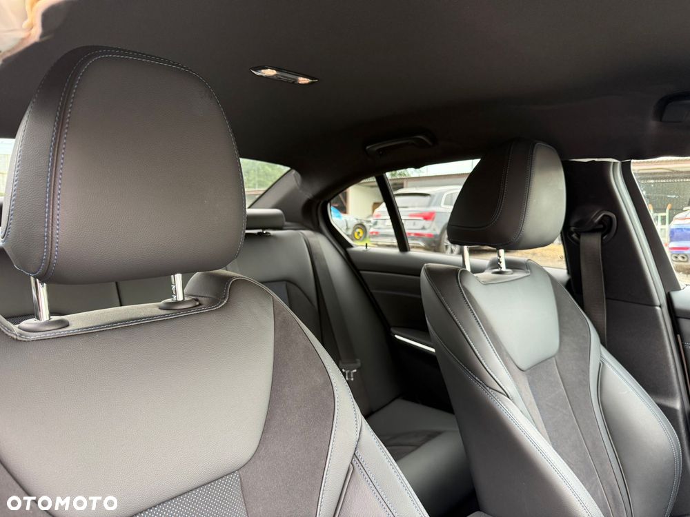 BMW Seria 3 318i M Sport - 26
