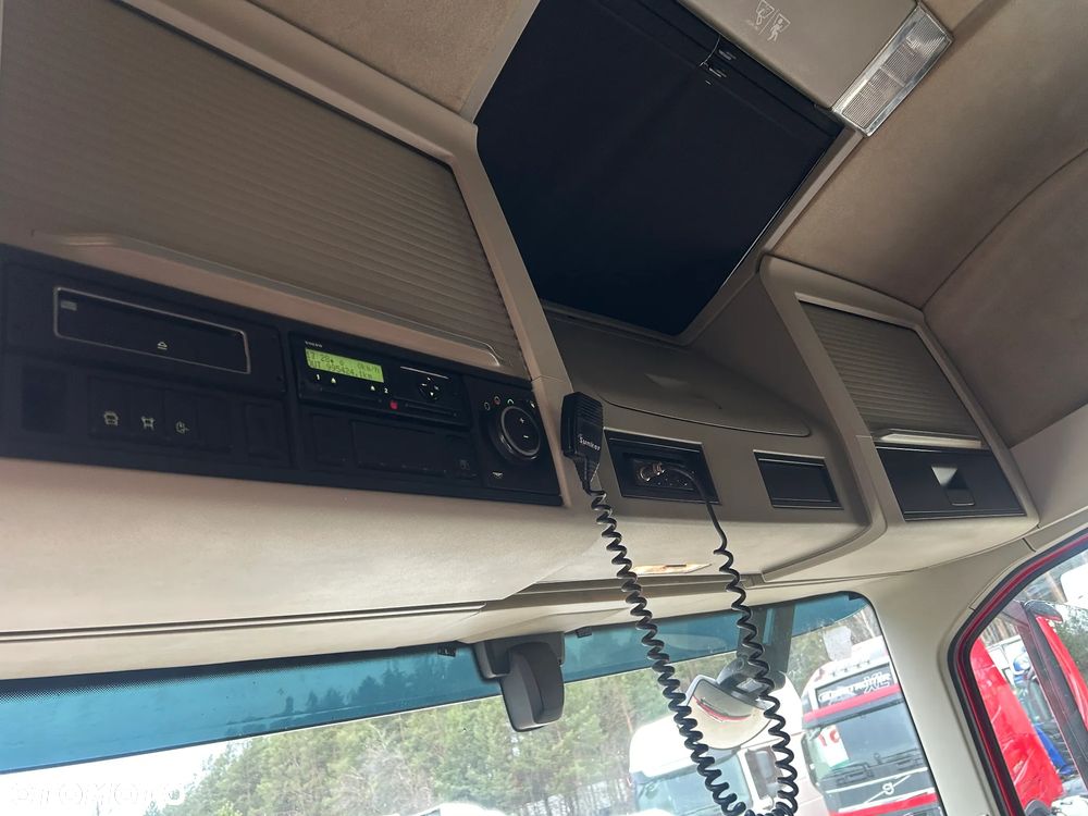 Volvo FH 460 AUTOMAT / HALOGENY ORUROWANIE / FULL SPOJLERY / OBRTOWE SIEDZENIE / KSENONY / LED / POLSKI SALON / PRZEBIEG 995 TYS. KM / EURO 6 / 2014 ROK !! - 34