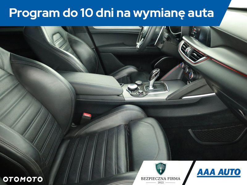 Alfa Romeo Stelvio - 8