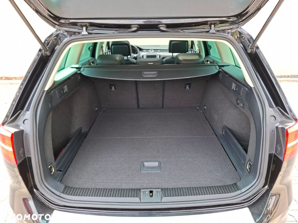 Volkswagen Passat 2.0 TDI (BlueMotion Technology) Highline - 27