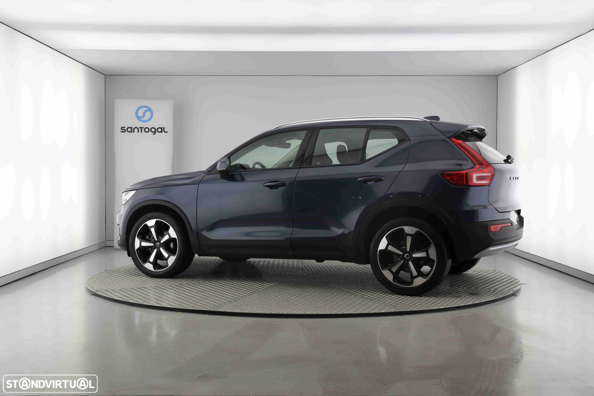 Volvo XC 40 2.0 B4 Momentum Plus - 4