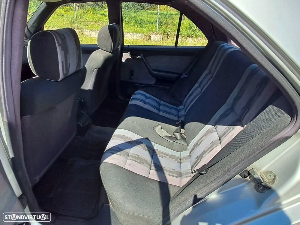 Mercedes-Benz C 250 - 10