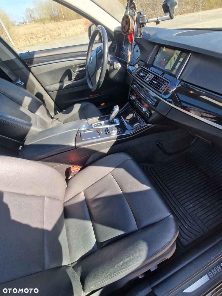 BMW Seria 5 520d - 24