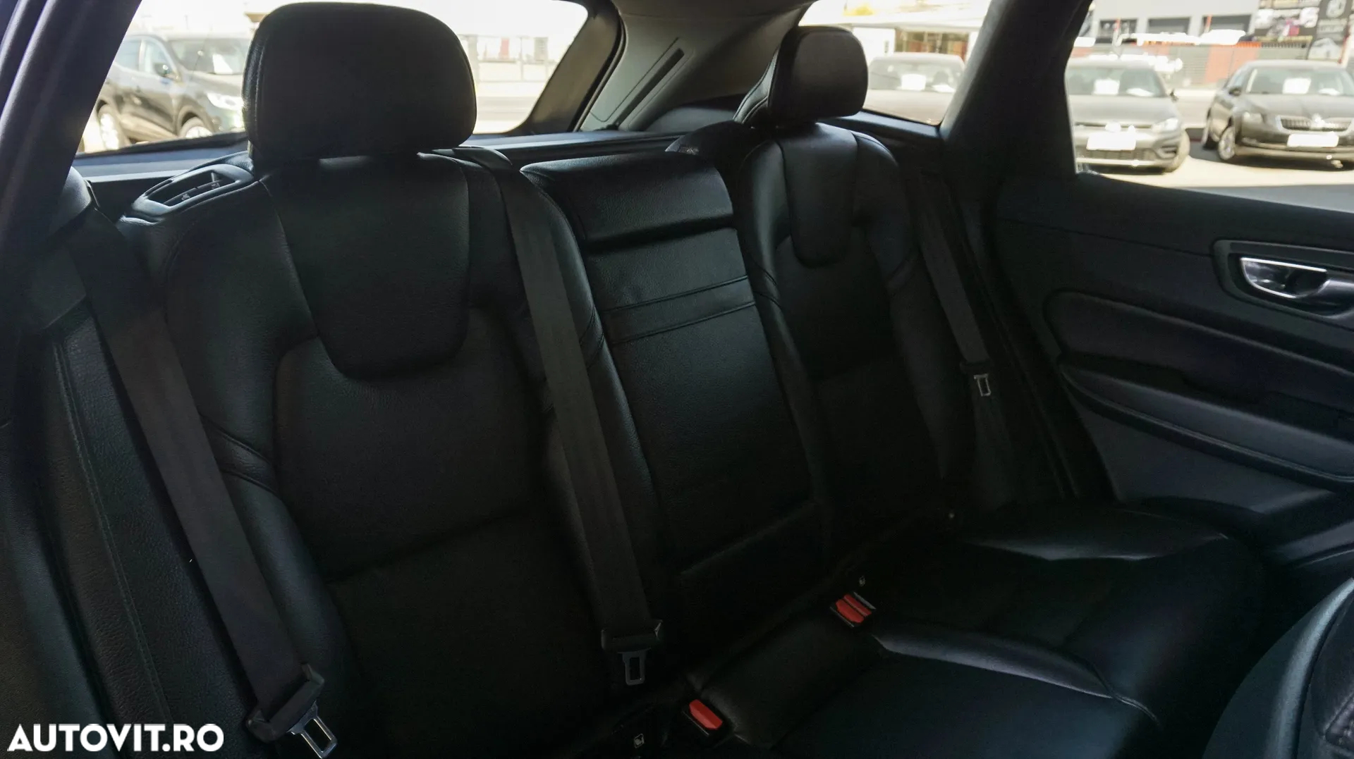 Volvo XC 60 D5 AWD Geartronic Inscription - 26