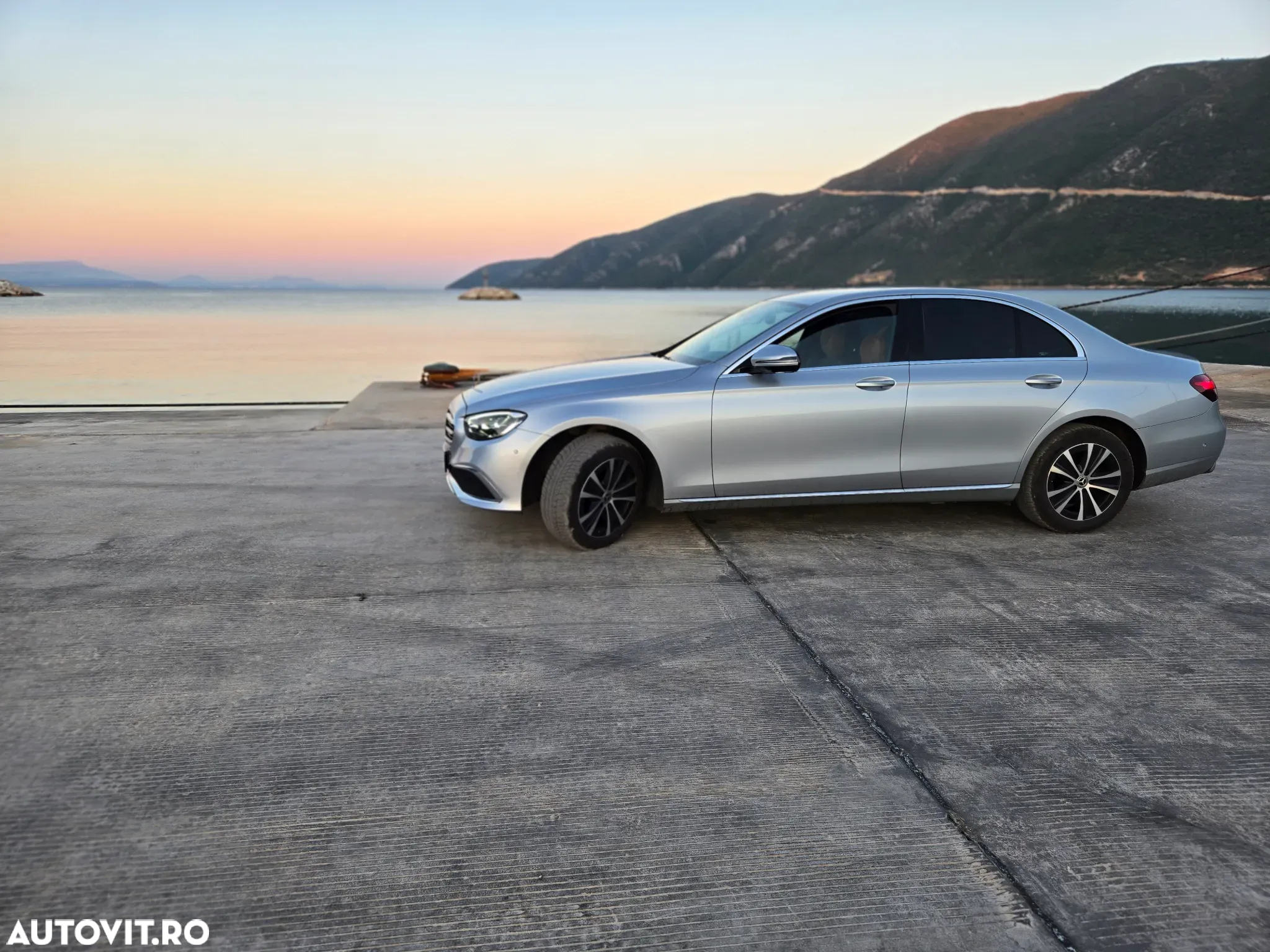 Mercedes-Benz E 220 d 4Matic T 9G-TRONIC - 12