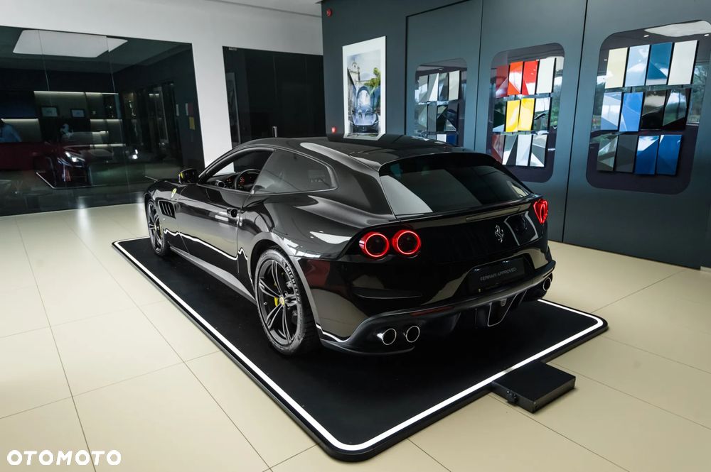Ferrari GTC4Lusso - 8