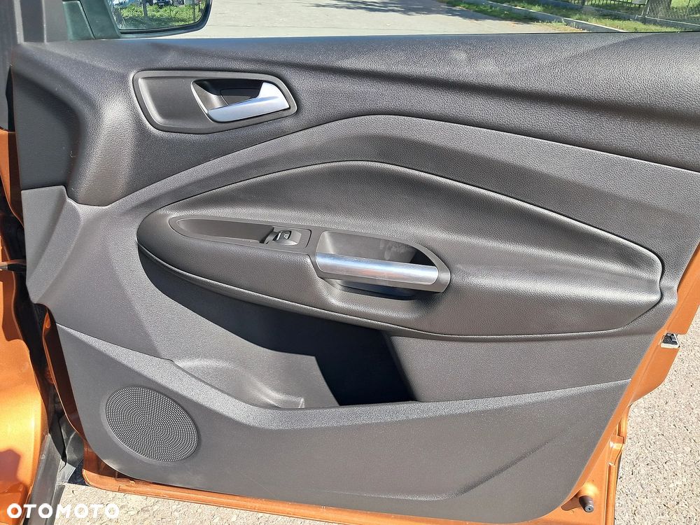 Ford Kuga 1.5 EcoBoost 2x4 Titanium - 28