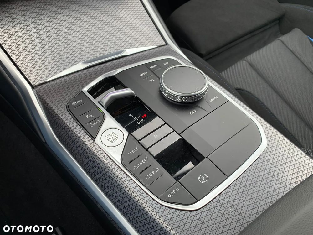 BMW Seria 3 330i xDrive M Sport - 12