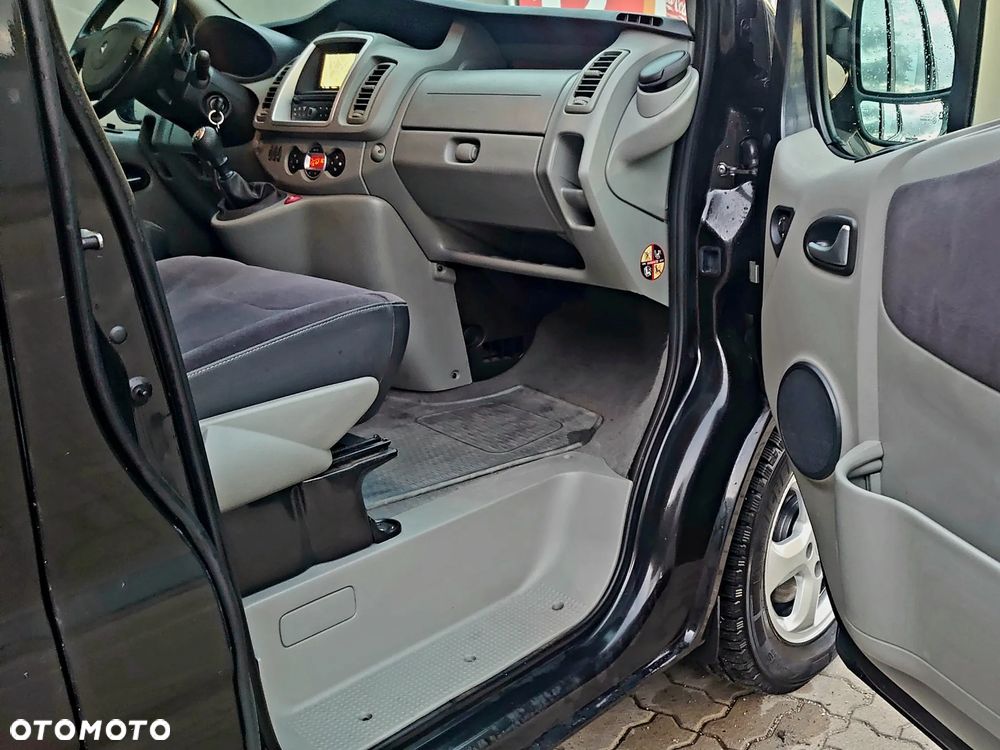 Renault Trafic Grand Passenger Black Edition - 14