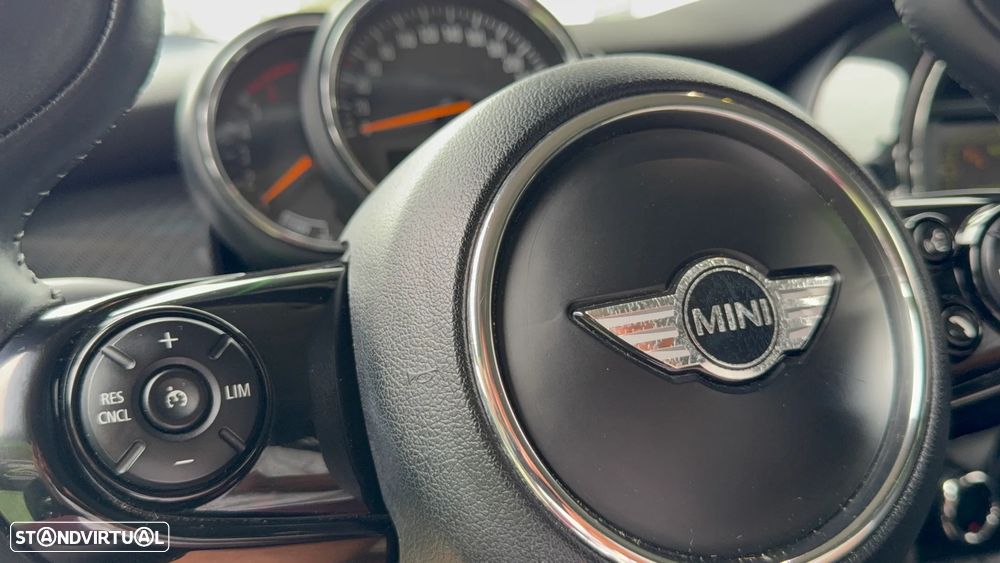MINI 5 Portas Cooper D Auto - 26