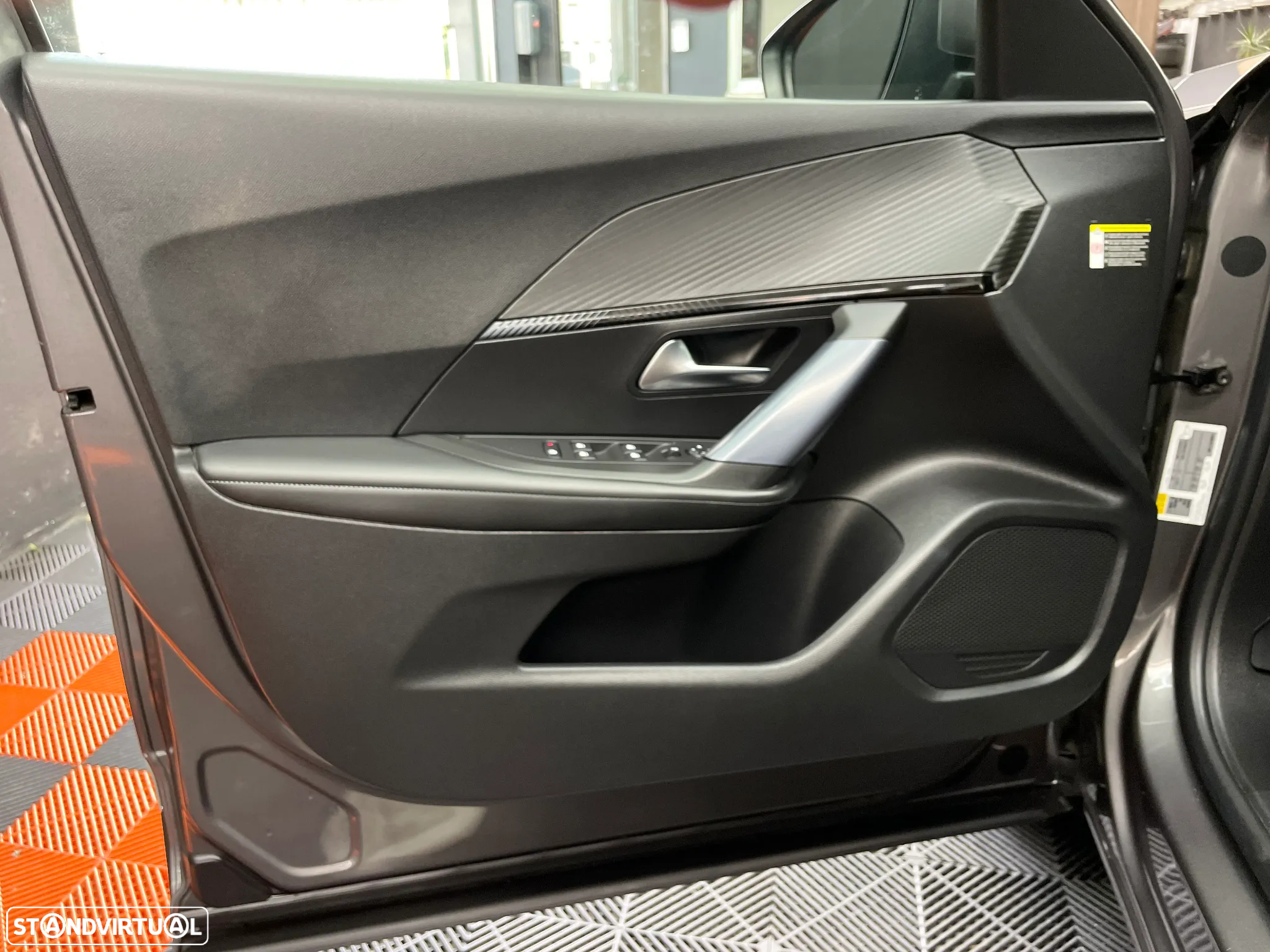 Peugeot 2008 1.2 PureTech Allure Pack EAT8 - 15