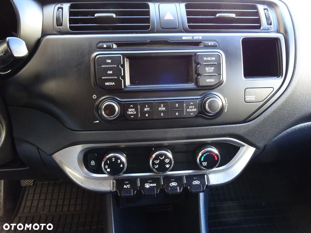 Kia Rio - 9