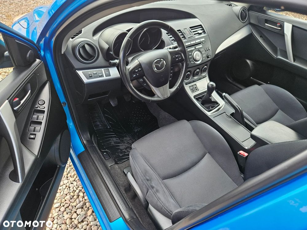 Mazda 3 1.6 Active + - 13