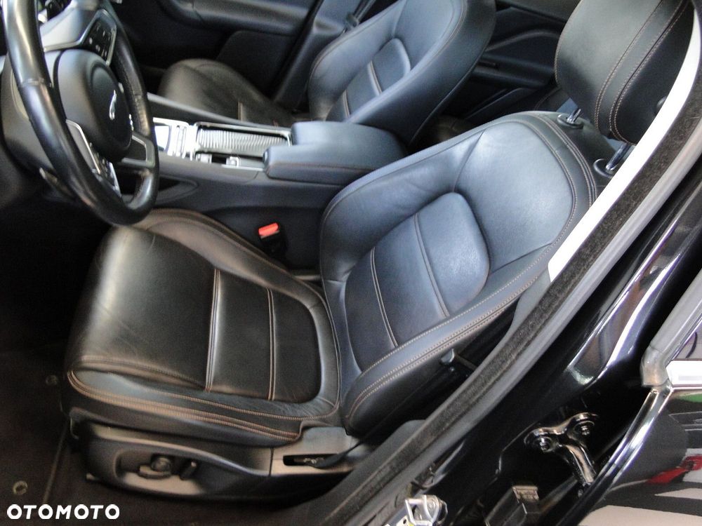 Jaguar F-Pace - 23
