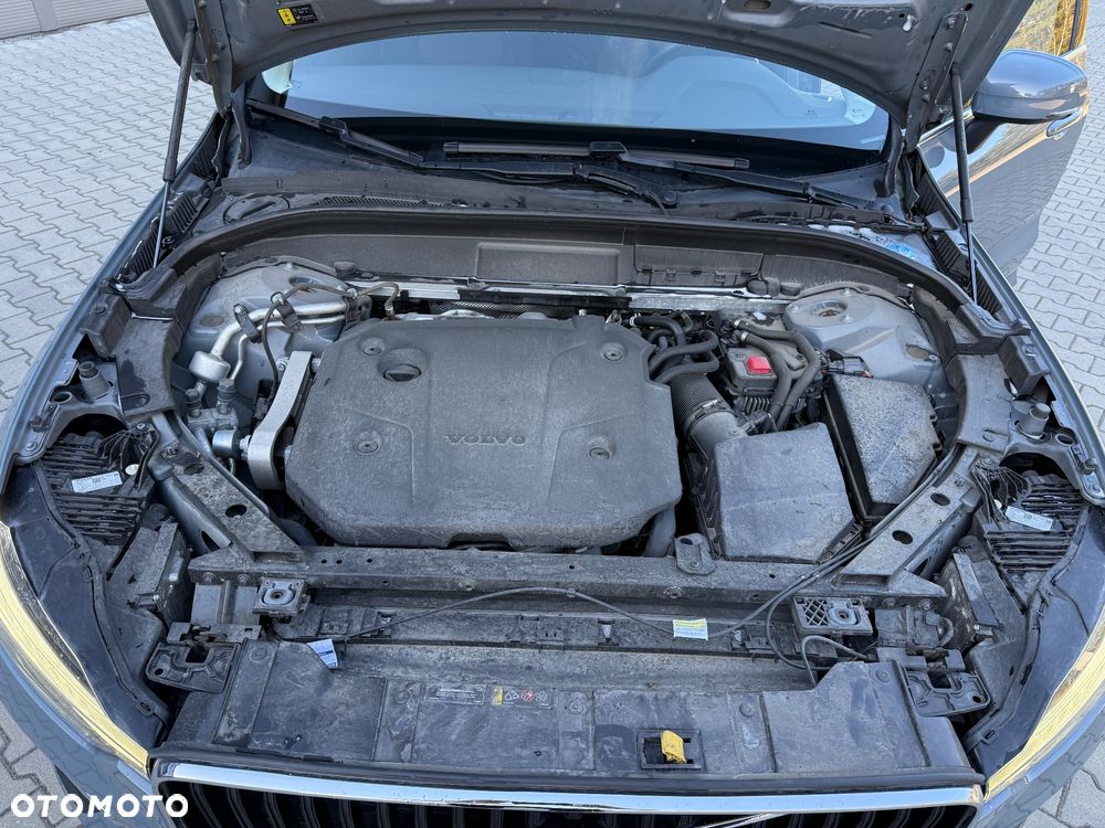 Volvo XC 60 B4 D AWD Plus Dark - 37