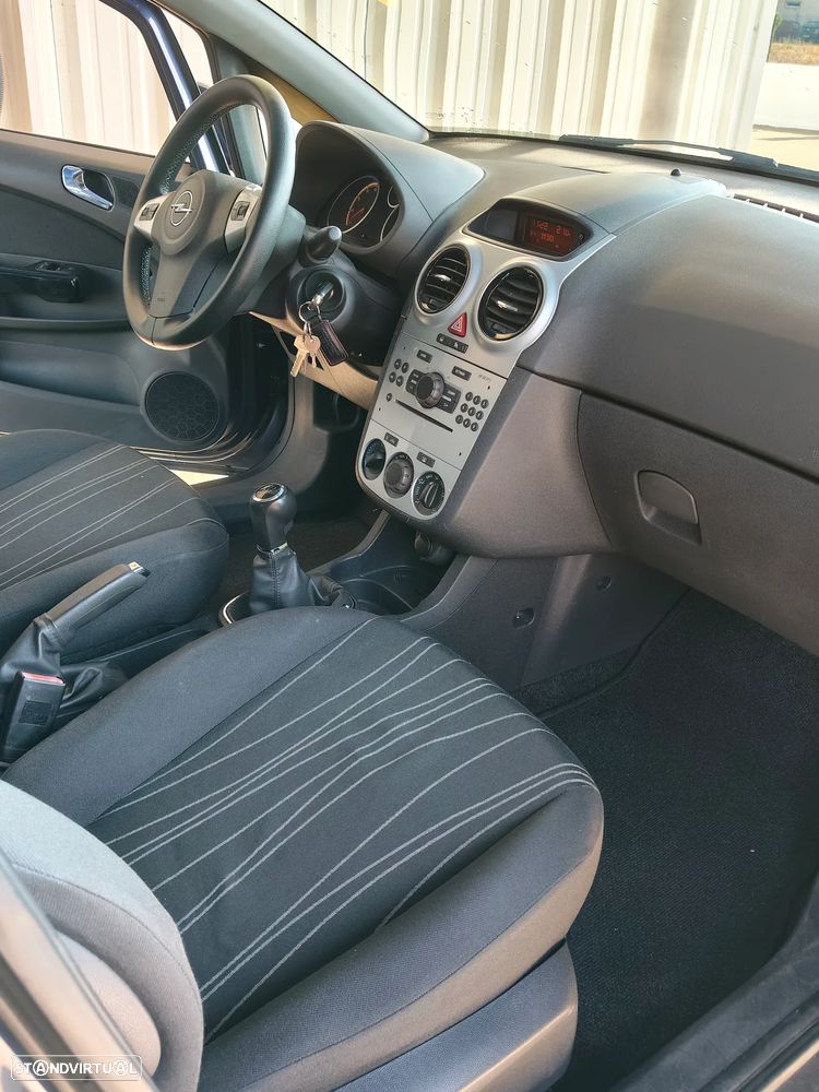 Opel Corsa 1.2 Cosmo - 2